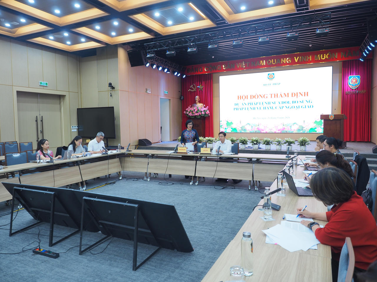 Làm rõ thẩm quyền, trách nhiệm trong công tác hàm, cấp ngoại giao