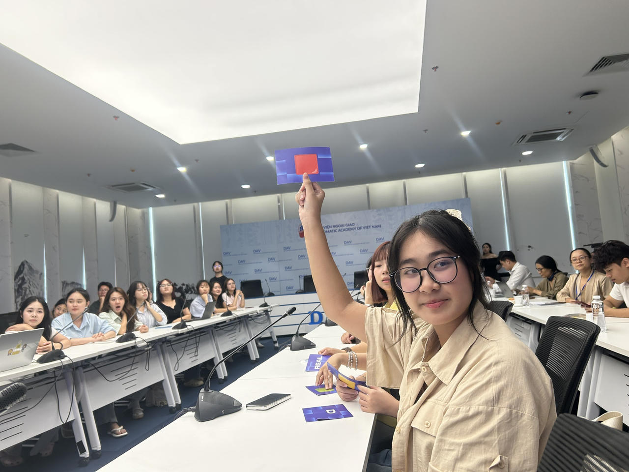 Sinh viên Hà Nội học cách kiểm chứng tin giả trong kỷ nguyên AI