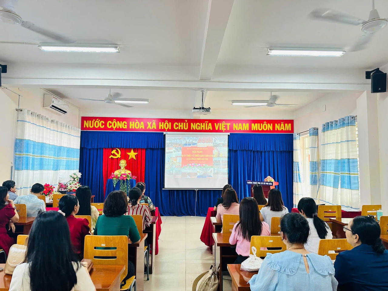 Các địa phương tham dự trực tuyến Hội nghị Quán triệt, triển khai các nội dung trọng tâm, cốt lõi, điểm mới đột phá và các cơ chế, chính sách đặc thù, vượt trội của Luật Phát triển đô thị. Ảnh: TT