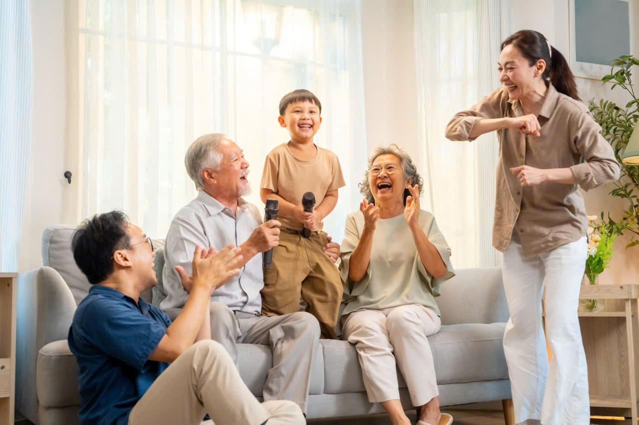 Nhiều người trung niên có xu hướng chuẩn bị sớm để chủ động khi về già. Ảnh Hà Hằng.