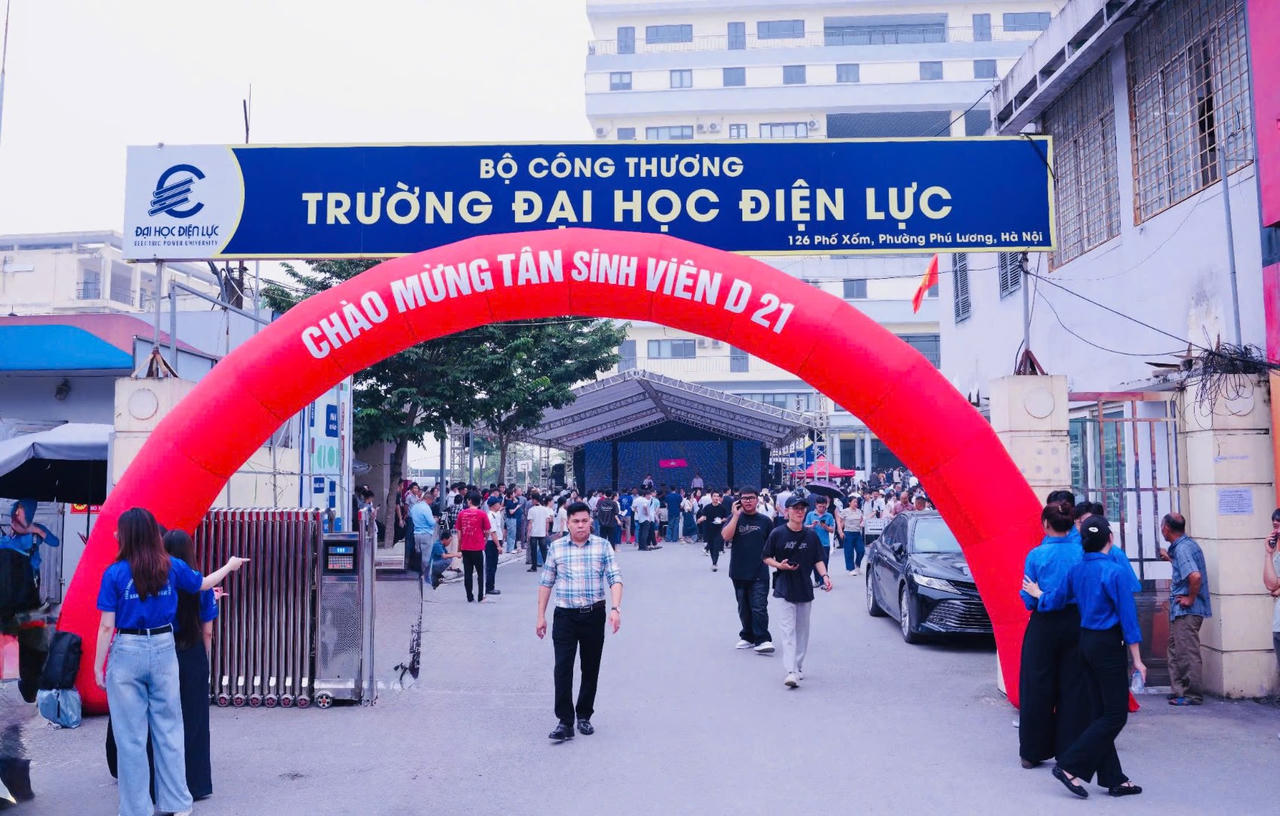 Trường Đại học Điện lực “rộn ràng” chào đón Khoá D21: Chính thức viết tên mình vào hành trình EPU