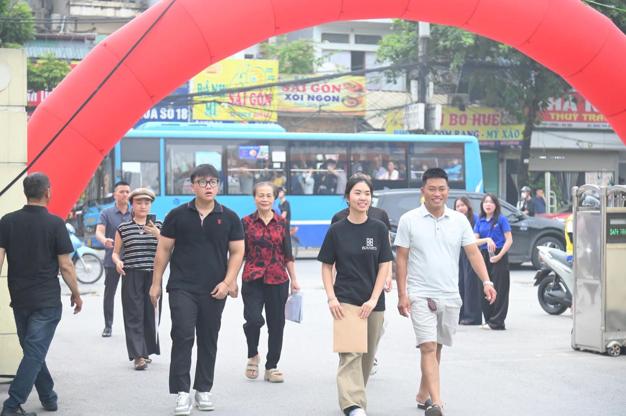 Tân sinh viên Khoá D21 - Trường Đại học Điện lực trong ngày nhập học.
