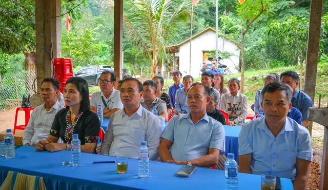 Các đại biểu dự lễ khởi công (Ảnh: Trần Tuyền)