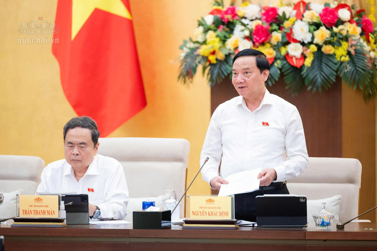 Phó Chủ tịch Quốc hội Nguyễn Khắc Định kết luận nội dung làm việc.