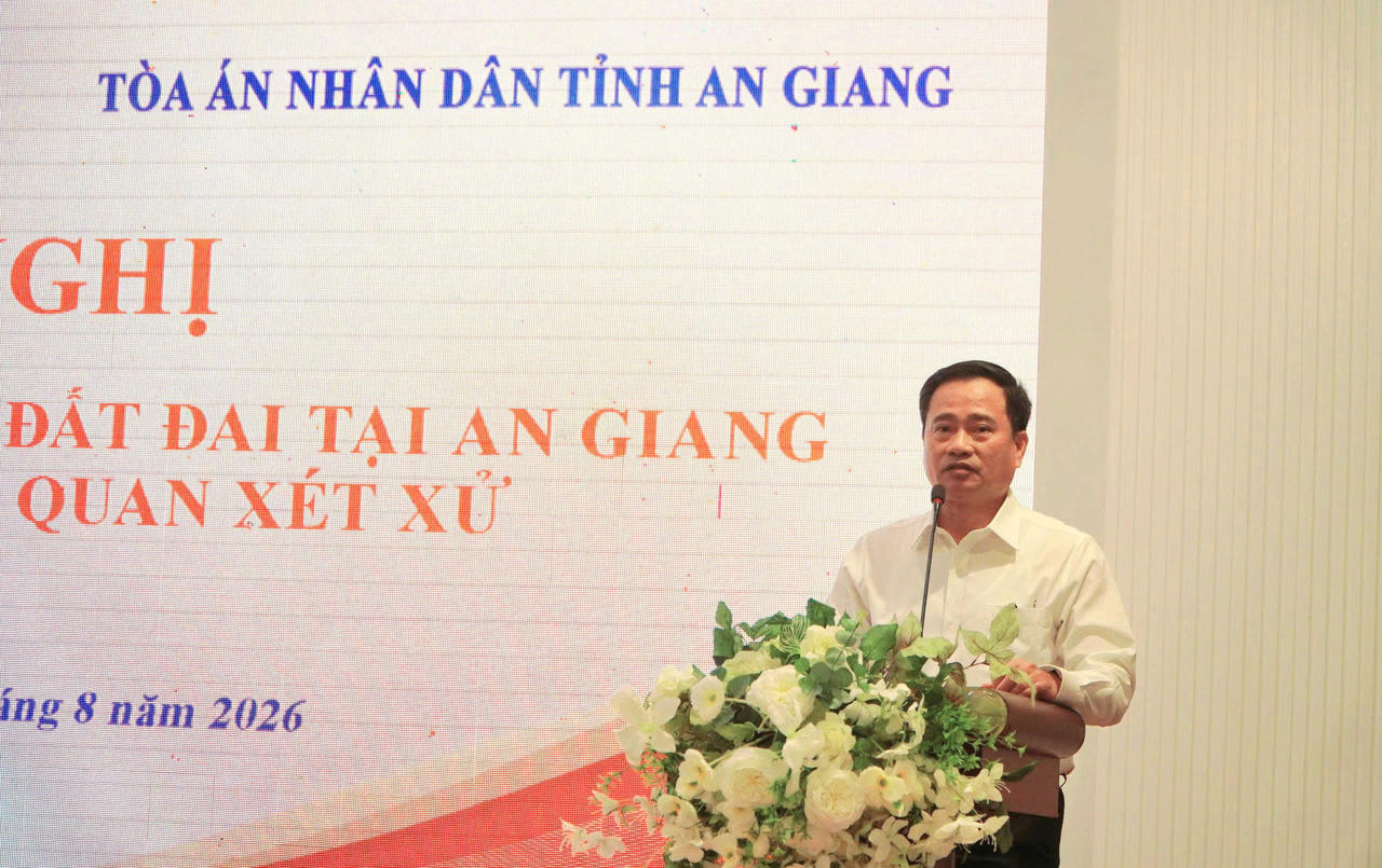 Ông Lê Thanh Phong, Thẩm phán TAND tối cao phát biểu tại hội nghị
