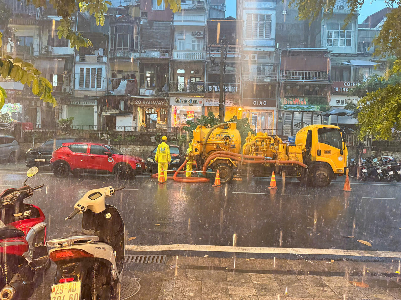 Hà Nội: Có 8 điểm úng ngập do trận mưa ngày 27/8 Hà Nội: Có 8 điểm úng ngập do trận mưa ngày 27/8