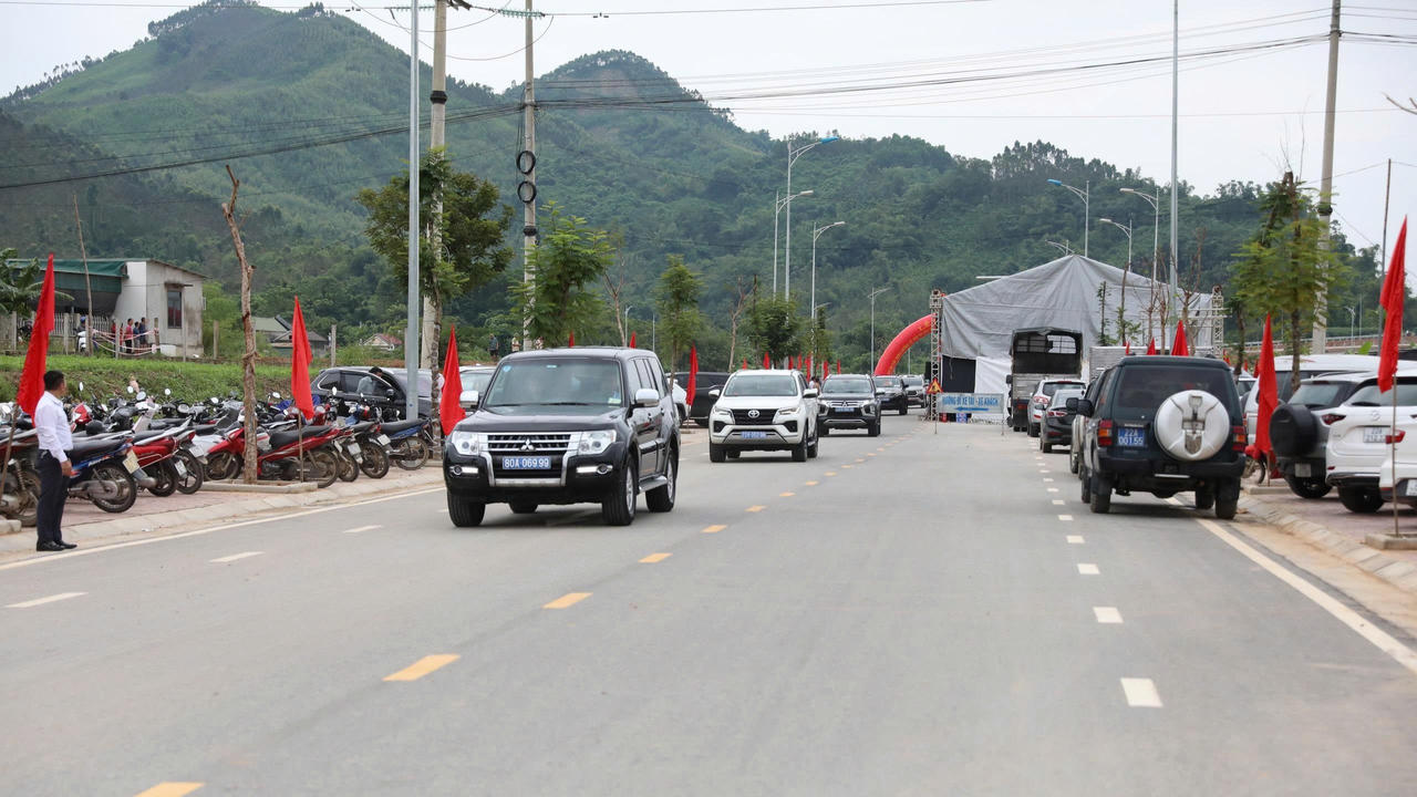Tuyến đường giúp rút ngắn thời gian và mở ra cơ hội phát triển cho khu vực. Ảnh: Nguyên Đức.