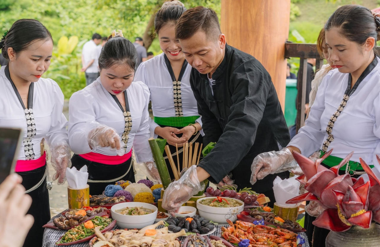 Lên Sơn La vui Tết Xíp xí của người Thái trắng Lên Sơn La vui Tết Xíp xí của người Thái trắng