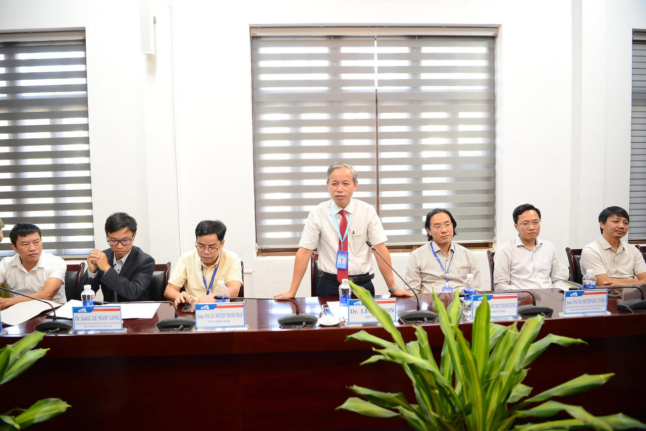 TS. Lê Hồ Sơn phát biểu chào mừng và gửi gắm những kỳ vọng hợp tác ấm áp đến đoàn công tác Thái Lan