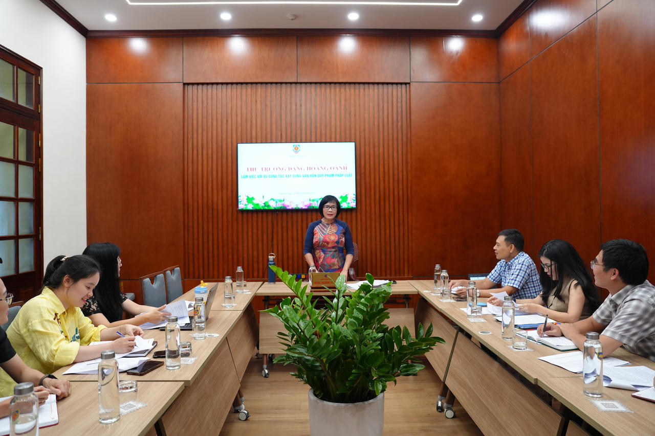 Quang cảnh cuộc làm việc.