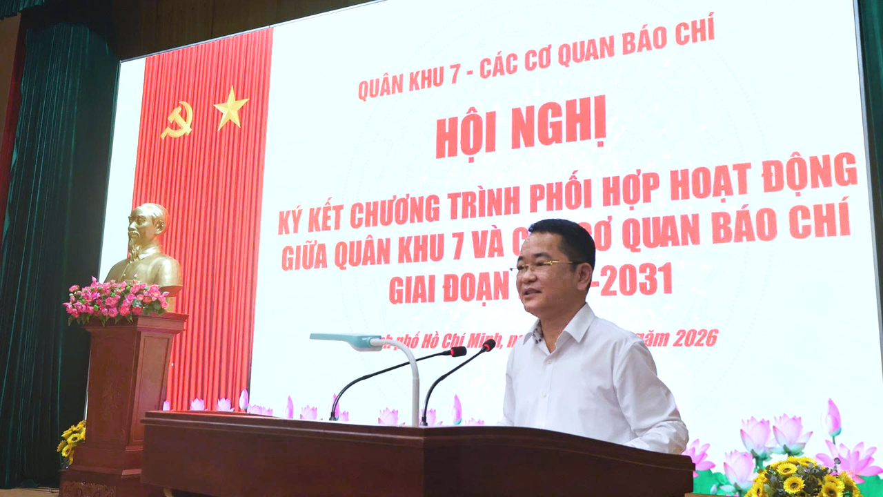 TS. Vũ Hoài Nam - Tổng Biên tập Báo Pháp luật Việt Nam phát biểu tham luận tại Hội nghị. (Ảnh: Mai Trang)