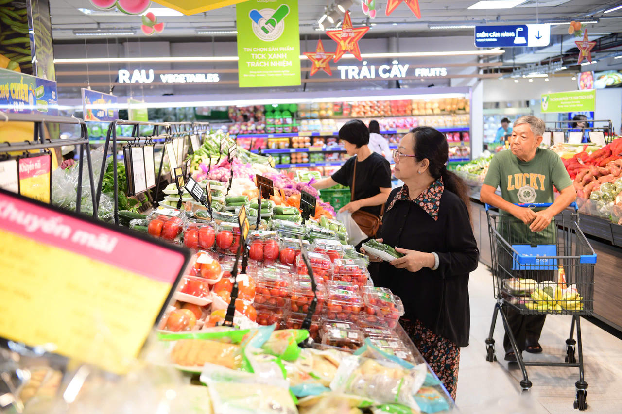 Hàng hóa đa dạng, nguồn cung dồi dào phục vụ người tiêu dùng trong dịp lễ 2.9. Ảnh: Quang Định.
