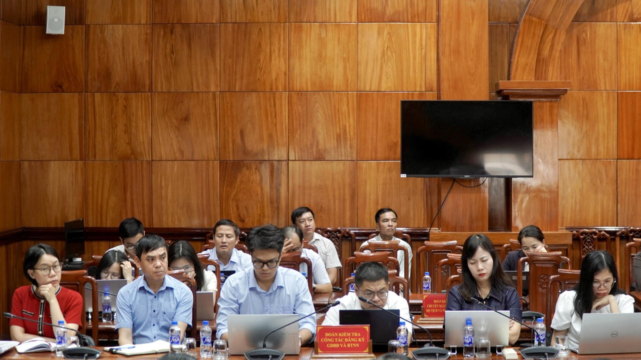 Thứ trưởng Bộ Tư pháp Nguyễn Thanh Ngọc kiểm tra tình hình thực hiện công tác tư pháp tại Đồng Tháp