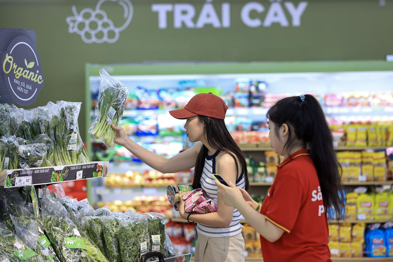 Giới trẻ ngày càng thích mua sắm tại hệ thống siêu thị WinMart.