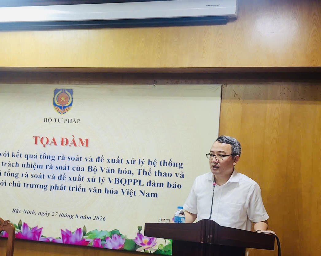 Ông Hồ Quang Huy, Cục trưởng Cục Kiểm tra văn bản và Tổ chức thi hành pháp luật phát biểu tại Toạ đàm (Ảnh Vũ Hùng)