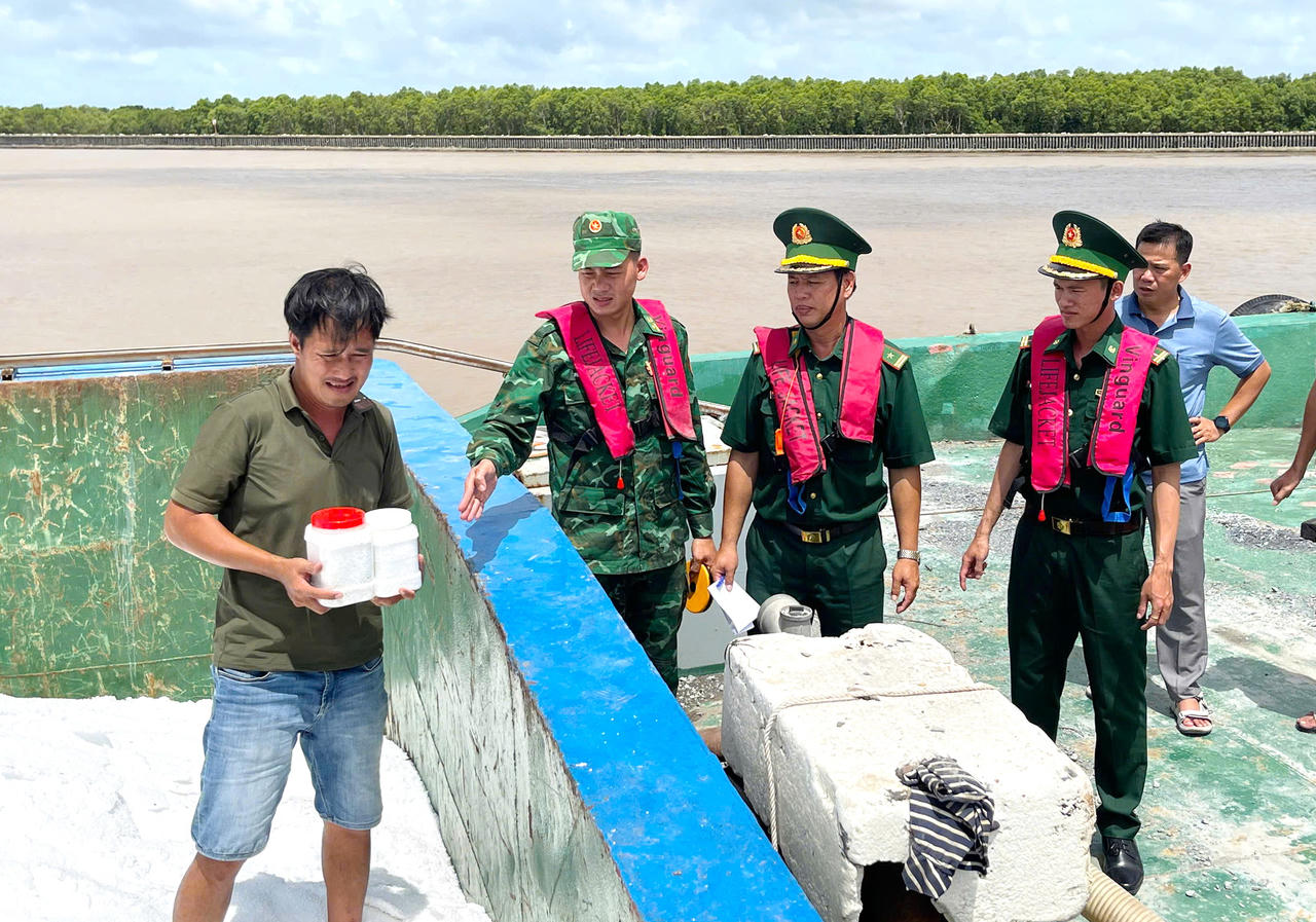 Phát hiện hơn 400 tấn phân urê không rõ nguồn gốc
