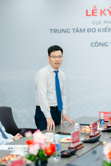 Ông Nguyễn Chấn -  Phó Cục trưởng Cục Phát thanh, truyền hình và thông tin điện tử (PTTH&TTĐT) phát biểu tại lễ ký kết. 