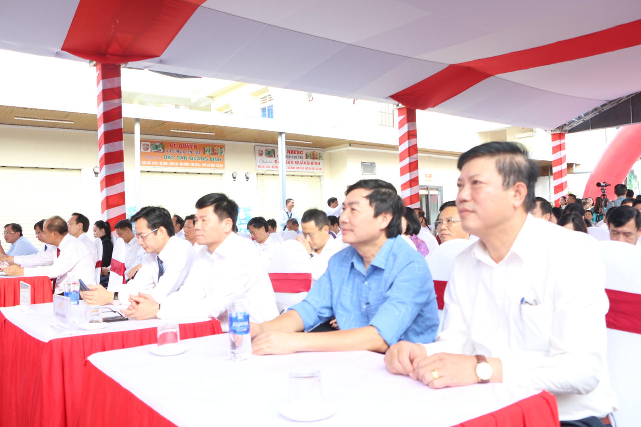 Các đại biểu dự lễ. (Ảnh: Minh Phương)