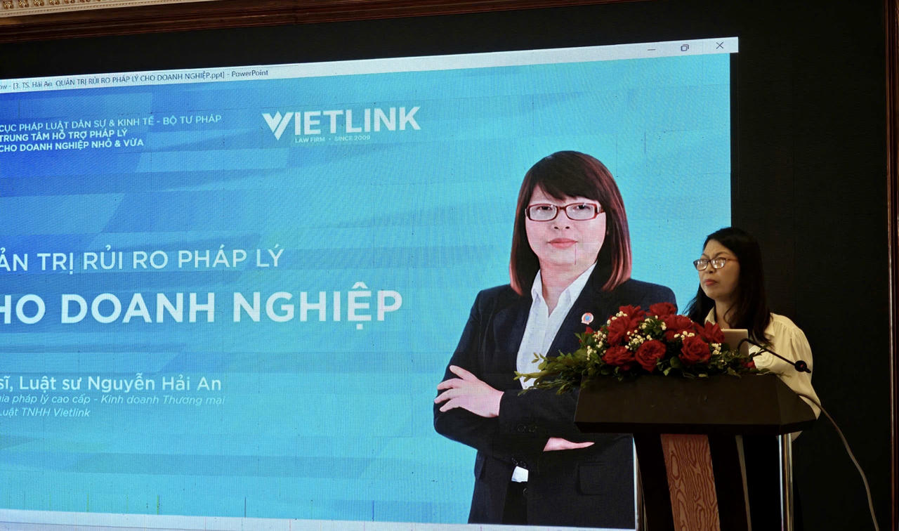 TS.LS Nguyễn Hải An, Chuyên gia pháp lý cao cấp về Kinh doanh thương mại, Công ty Luật TNHH Vietlink chia sẻ về nhận diện, kiểm soát rủi ro pháp lý trong quản trị nội bộ doanh nghiệp. (ảnh Thuỳ Linh)