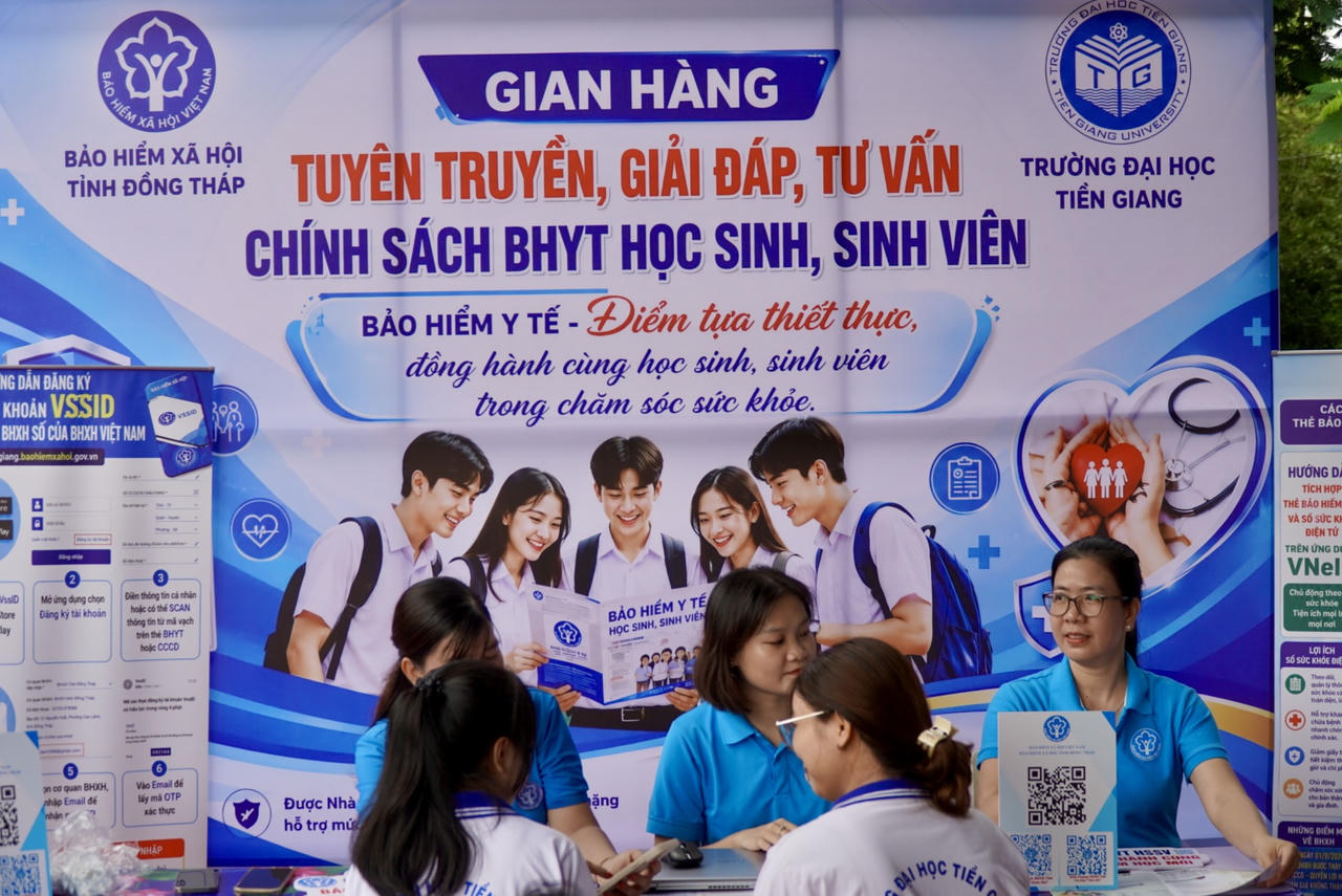 BHXH Đồng Tháp tư vấn chính sách BHYT HSSV tại Ngày hội việc làm