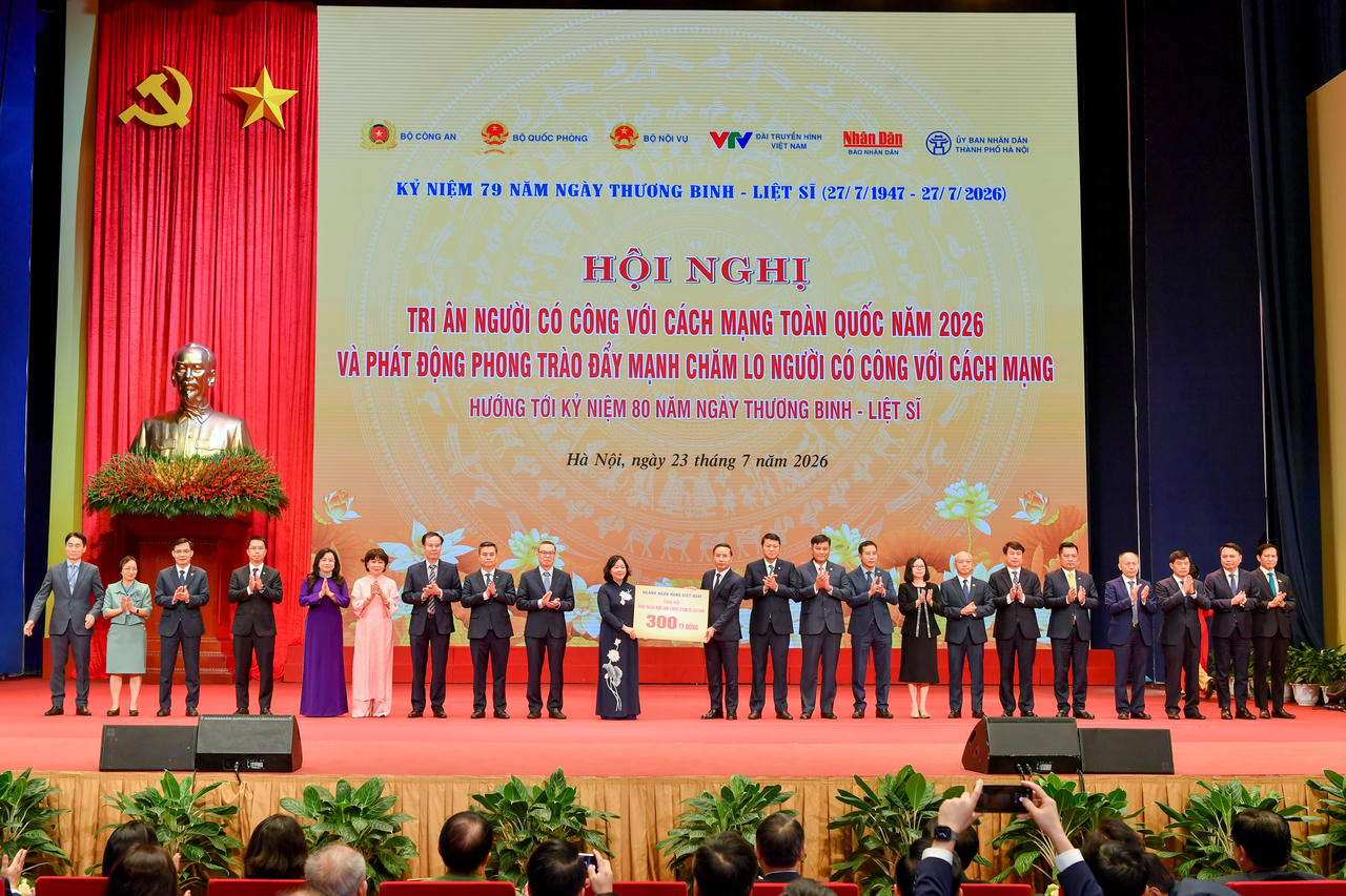 SACOMBANK đồng hành cùng ngành ngân hàng, đóng góp 15 tỷ đồng cho hoạt động tri ân người có công với cách mạng