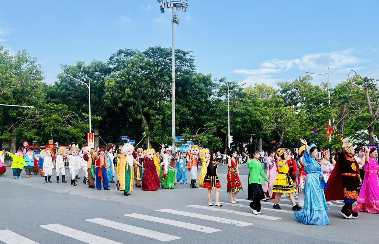 Hải Phòng khai trương phố đi bộ, phát triển kinh tế đêm