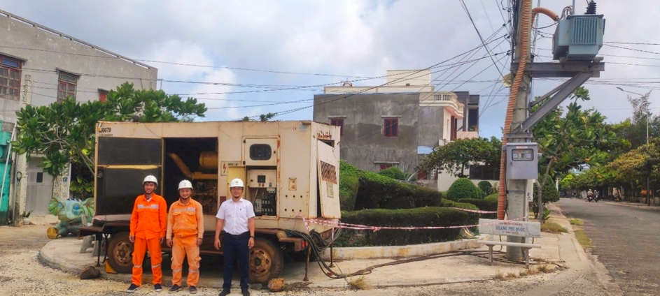 Công ty Điện lực Lâm Đồng đã chuẩn bị máy phát diesel dự phòng để tăng cường đảm bảo điện tại Đặc khu Phú Quý trong dịp lễ. Ảnh: Thiên Phương