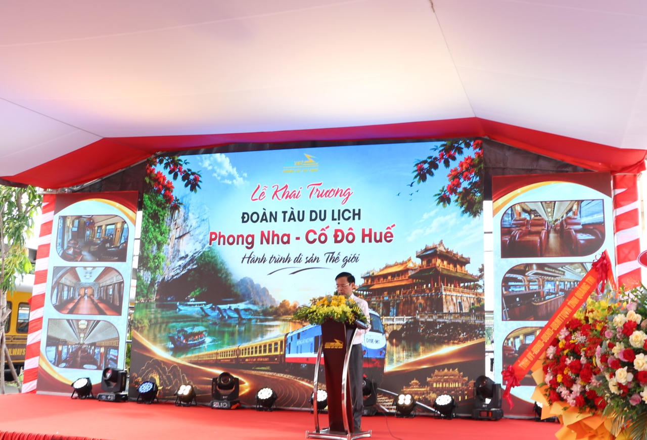 Ông Nguyễn Chính Nam, Phó Tổng Giám đốc Tập đoàn Đường sắt Quốc gia Việt Nam phát biểu tại lễ khai trương. (Ảnh: Minh Phương)