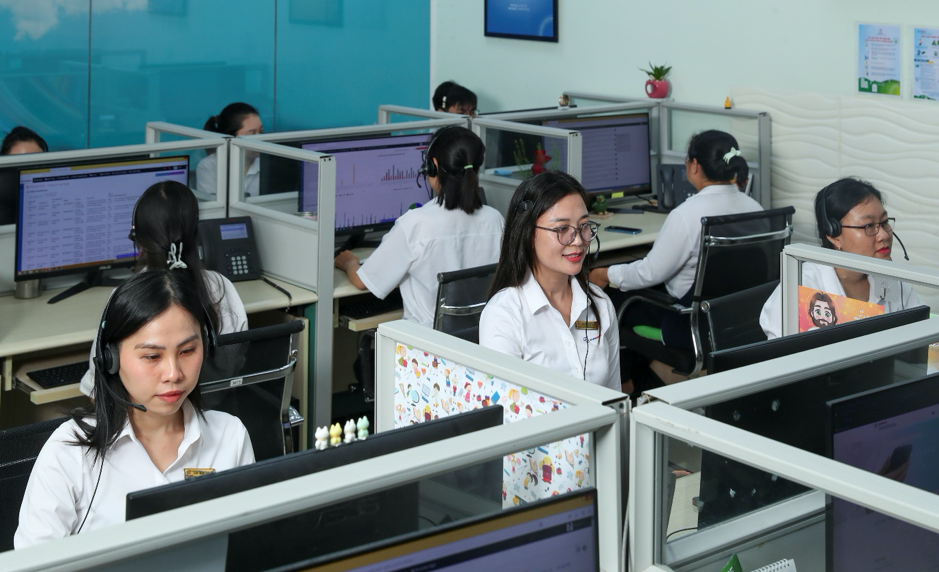 Đội ngũ Trung tâm chăm sóc khách hàng EVNSPC trực 24/7, sẵn sàng tiếp nhận, xử lý thông tin của khách hàng xuyên suốt kỳ nghỉ lễ.