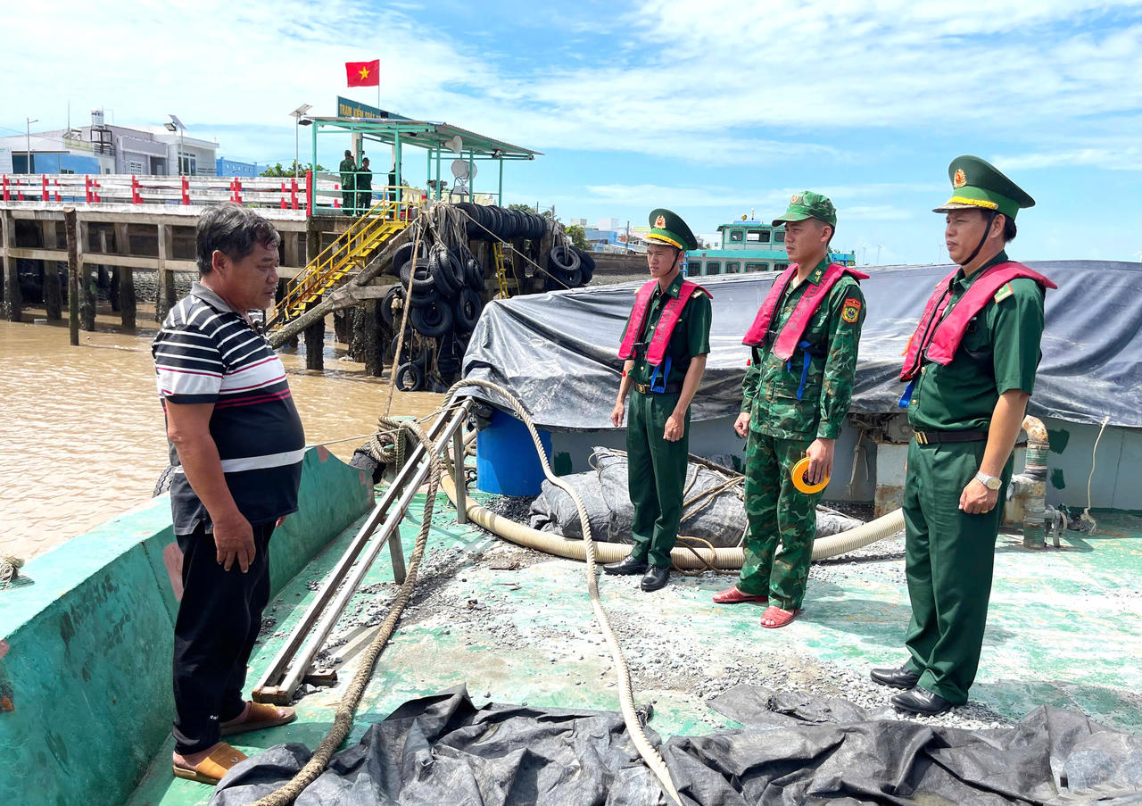 Phát hiện hơn 400 tấn phân urê không rõ nguồn gốc