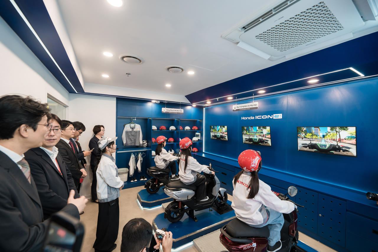 Honda Việt Nam hợp tác với KidZania Hà Nội ra mắt sân chơi trải nghiệm  “Trung tâm Công nghệ Xe máy điện Honda” dành cho trẻ em