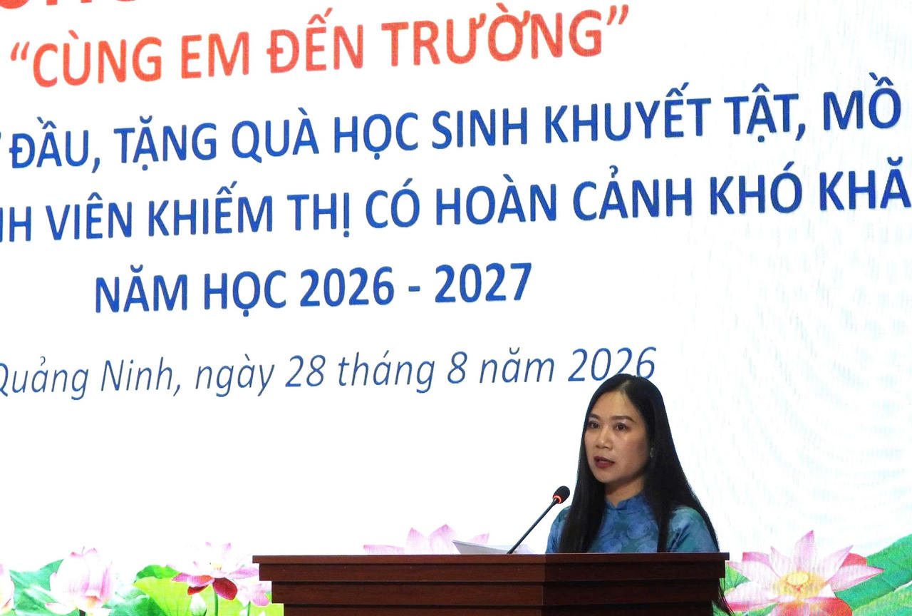 Bà Nguyễn Thị Mai Thương - Chánh văn phòng Hội doanh nhân trẻ tỉnh Quảng Ninh, phát biểu tại chương trình. (Ảnh: Công Hoan) 