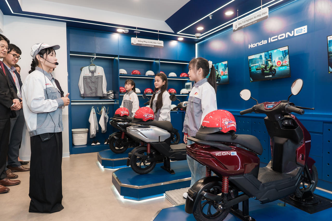 Honda Việt Nam hợp tác với KidZania Hà Nội ra mắt sân chơi trải nghiệm  “Trung tâm Công nghệ Xe máy điện Honda” dành cho trẻ em