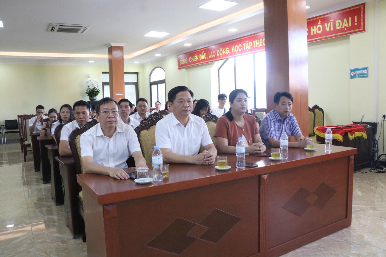 Các đại biểu tham dự 