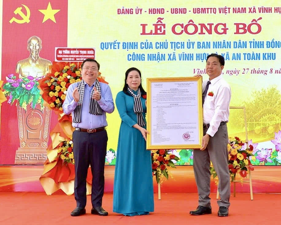 Xã Vĩnh Hựu nhận Quyết định được công nhận “An toàn khu” trong thời kỳ kháng chiến chống Pháp và chống Mỹ. Ảnh: Thiện Lê