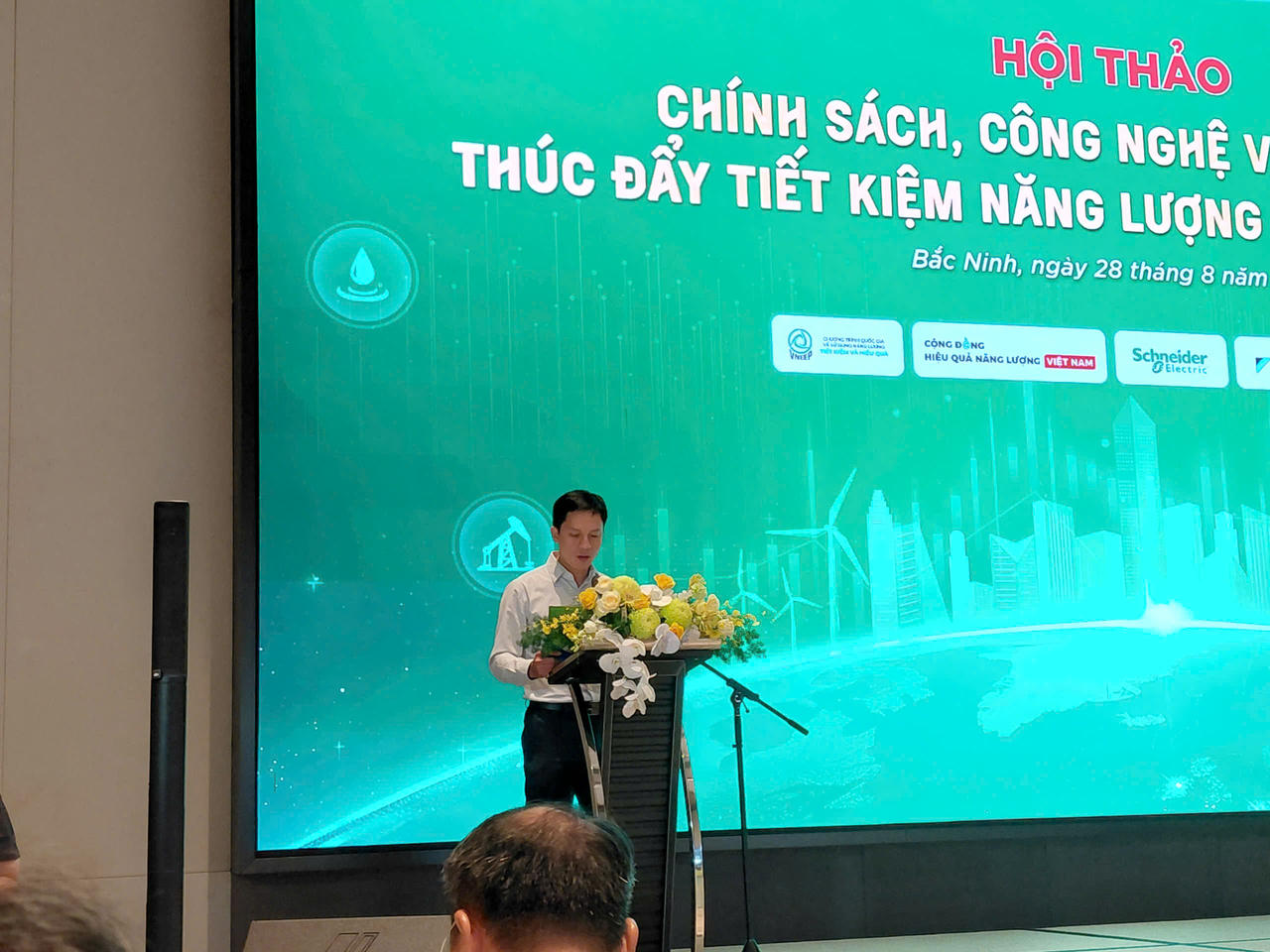 ông Lại Đức Tuấn - Phó Trưởng phòng Phòng Hiệu quả năng lượng và Chuyển đổi xanh phát biểu khai mạc