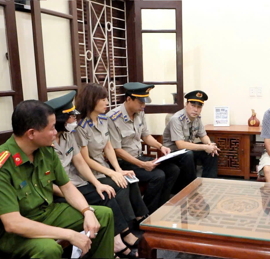 Tổ chức thi hành án dân sự, giao tài sản cho người mua trúng đấu giá, người được thi hành án

