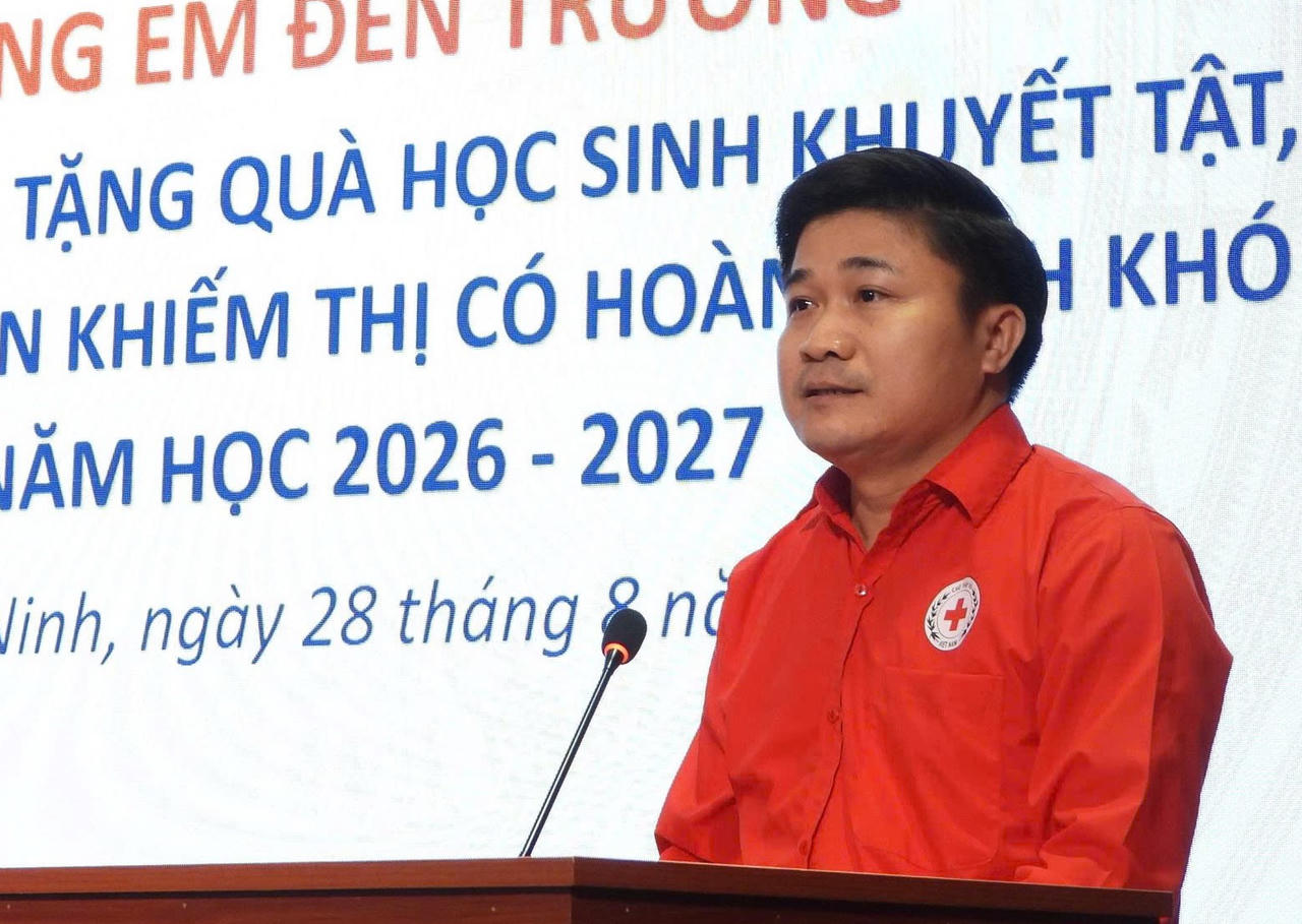 Chủ tịch Hội Chữ thập đỏ Quảng Ninh Lý Văn Thành, phát biểu tại Chương trình. (Ảnh: Công Hoan)