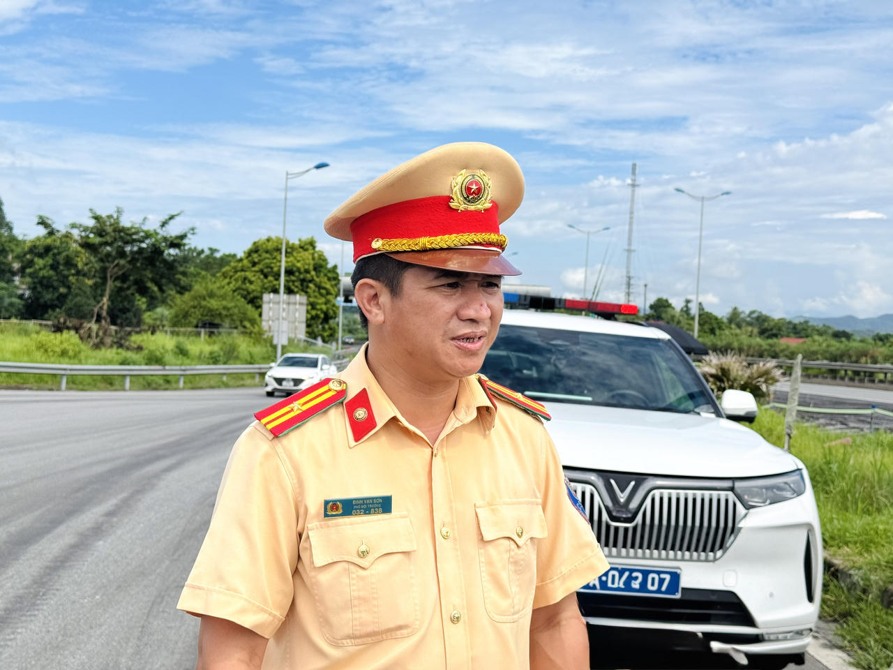 Thiếu tá Đinh Vạn Sơn- Phó Đội trưởng Đội CSGT đường bộ cao tốc số 1 