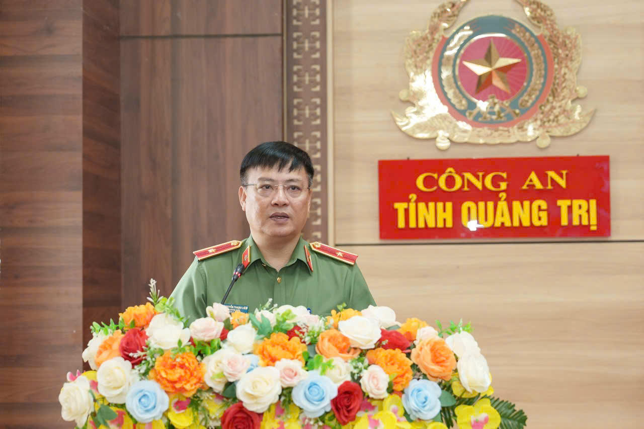 Thiếu tướng Nguyễn Thanh Liêm phát biểu giao nhiệm vụ cho các cán bộ trên cương vị mới. (Ảnh: CA tỉnh Quảng Trị)