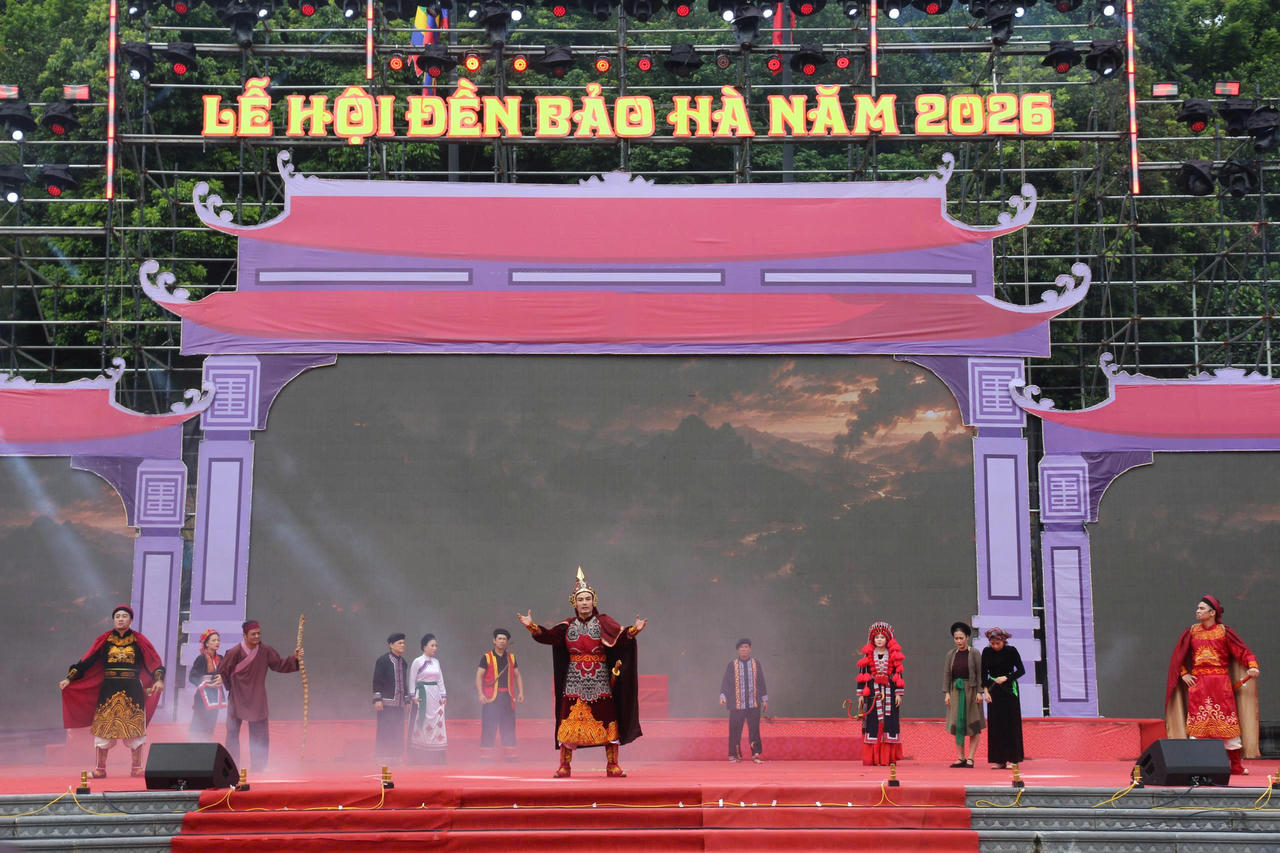 Tiết mục nghệ thuật "Bảo Hà - miền đất linh thiêng" (Ảnh: Nguyễn Hải).