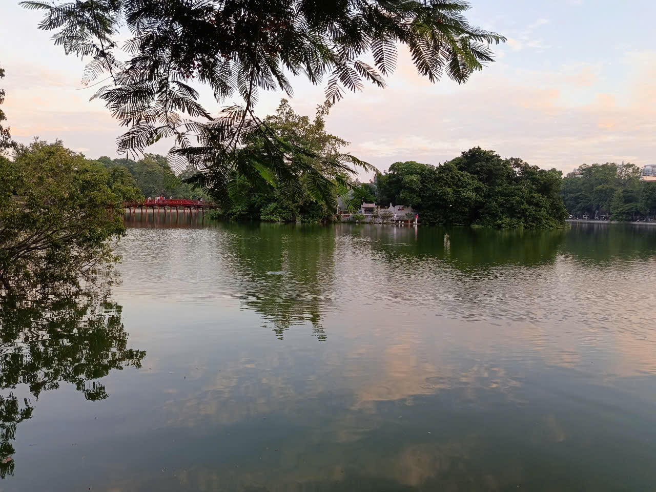 Đền Ngọc Sơn miễn phí vé vào cửa ngày 2-9. Ảnh: Thủy Tiên