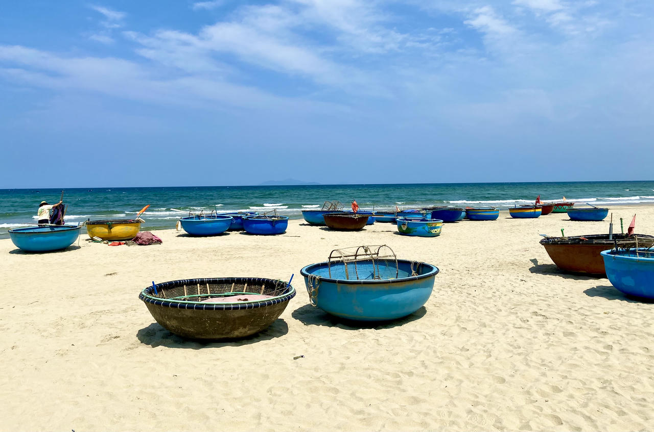 Những chiếc thuyền thúng gắn liền với nhiều làng chài ở Đà Nẵng. (Ảnh: PV)