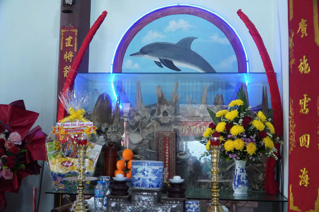 Lăng ông Nam Hải ở Xương Lý là nơi lưu giữ di cốt và thờ phụng cá ông với niềm tôn kính sâu sắc trong tâm thức cư dân vạn đầm. 