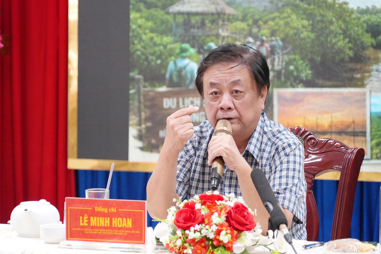 Ông Lê Minh Hoan chia sẻ những gợi mở về cách phát huy giá trị bản địa, tạo dấu ấn riêng cho du lịch Cà Mau (Ảnh: T.N).
