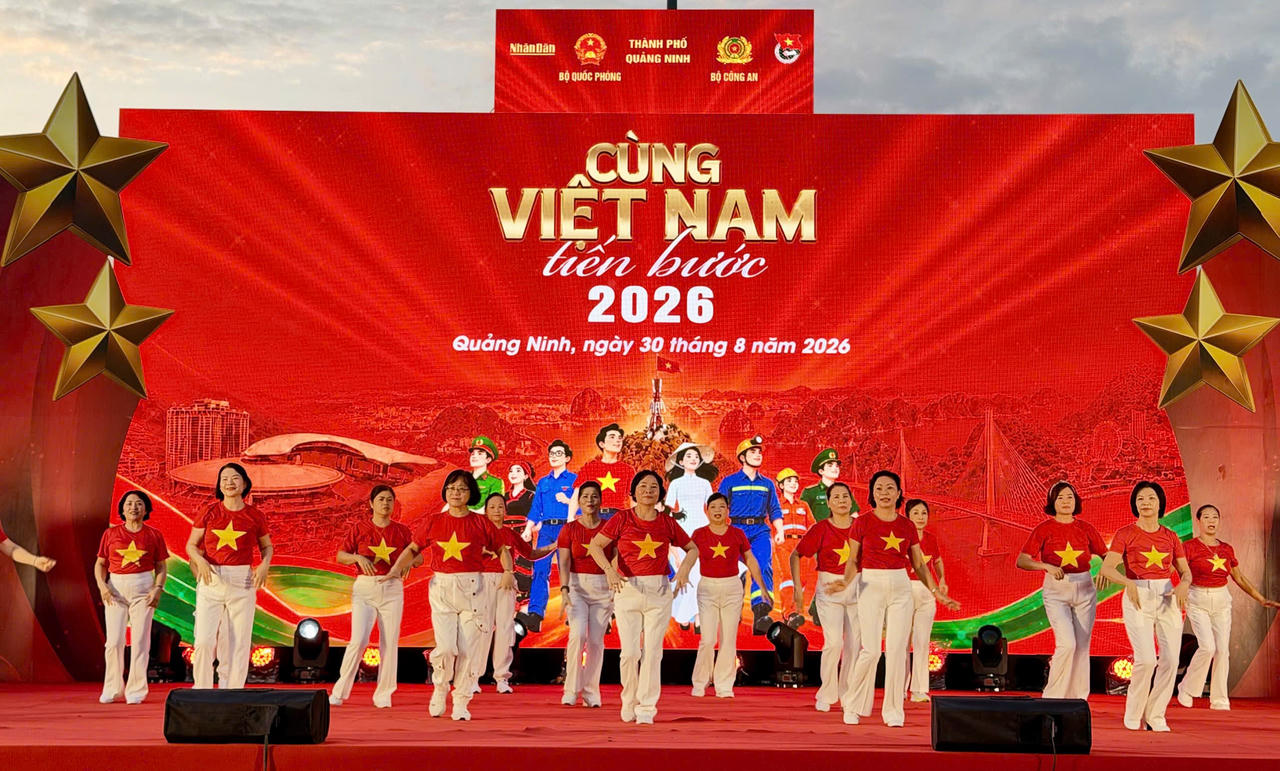 Quảng Ninh hưởng ứng chương trình đi bộ “Cùng Việt Nam tiến bước”