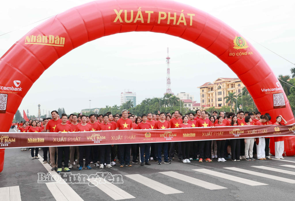 "Cùng Việt Nam tiến bước” thu hút gần 4000 người tại quảng trường Nguyễn Văn Linh