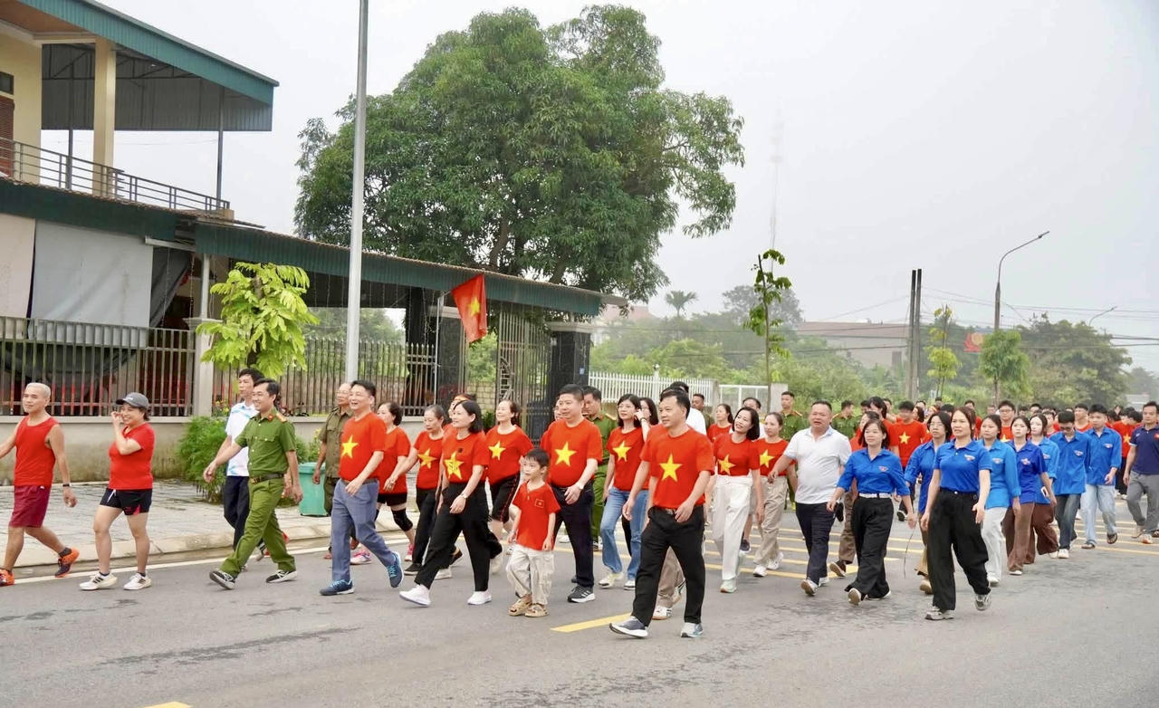 Người dân tại các địa phương tỉnh Tuyên Quang tham gia chương trình. (Ảnh: CTV)