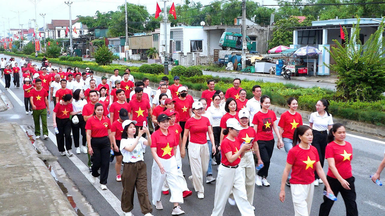 Chương trình thu hút đông đảo cán bộ, đảng viên, lực lượng vũ trang và các tầng lớp nhân dân trên địa bàn phường Bắc Gianh tham gia. (Ảnh: H.G)