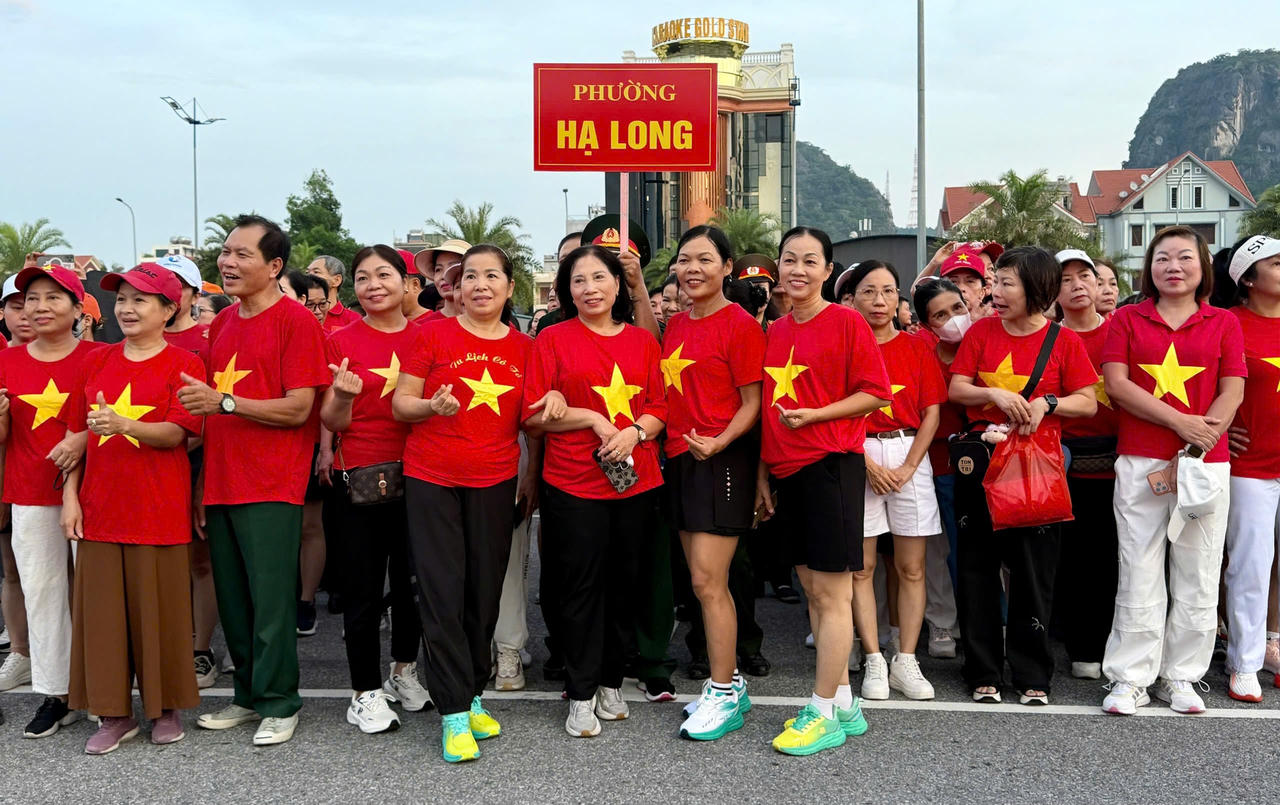Quảng Ninh hưởng ứng chương trình đi bộ “Cùng Việt Nam tiến bước”